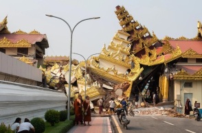 Κατεστραμμένη παγόδα μετά τον φονικό σεισμό στη Μιανμάρ © ΕΡΑ/STRINGER
