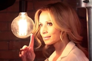 H Λάρα Φαμπιάν έρχεται τον Ιούνιο στο Christmas Theater