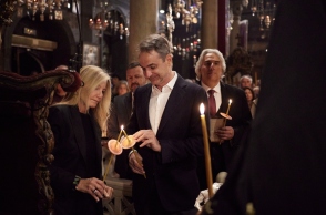 Ο Πρωθυπουργός Κυριάκος Μητσοτάκης με τη σύζυγό του 