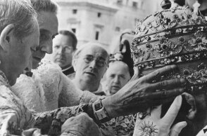 Triregnum: Η Τιάρα του Πάπα