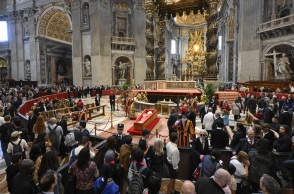 Πάπας Φραγκίσκος: Πάνω από 150.000 προσκυνητές εισήλθαν στη Βασιλική του Αγίου Πέτρου