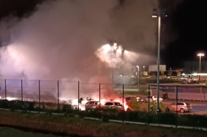 επιθεση σε φυλακες, καπνοι