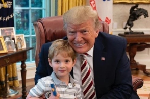 Ο Ντόναλντ Τραμπ με τον εγγονό του, Θίοντορ