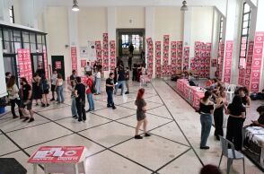 Εισβολή κουκουλοφόρων σε ημερίδα στη Νομική- Τραυματίστηκε ένας φοιτητής	