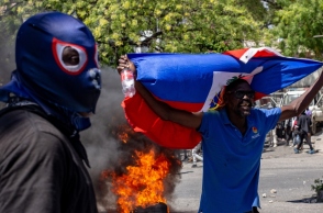 επεισοδια, καπνοι, διαδηλωτες