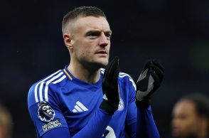 Premier League: Επικός Τζέιμι Βάρντι πήρε την σφυρίχτρα του διαιτητή και σταμάτησε τον αγώνα