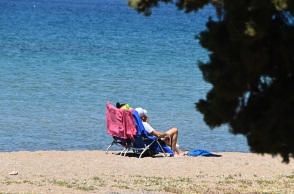 Μύρισε από τις αρχές Μαΐου καλοκαίρι: Ξεχύθηκαν στις παραλίες μικροί και μεγάλοι