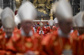 LIVE | Αντίστροφη μέτρηση για την εκλογή νέου Πάπα - Ξεκίνησε το Κονκλάβιο, εν αναμονή του πρώτου καπνού