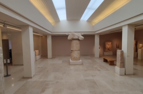 Εσωτερική άποψη του Αρχαιολογικού Μουσείου Μαραθώνα