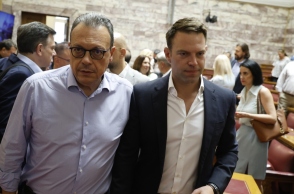 Στέφανος Κασσελάκης και Σωκράτης Φάμελλος σε συνεδρίαση της Κοινοβουλευτικής Ομάδας του ΣΥΡΙΖΑ 