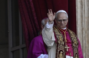 Πάπας Λέων: Ειρήνη σε όλους, το κακό δεν θα υπερισχύσει