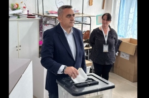 Ο Φρέντη Μπελέρης ψηφιζει