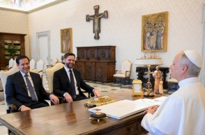 Ο αντιπρόεδρος των ΗΠΑ, Τζέι Ντι Βανς με τον ΥΠΕΞ, Μάρκο Ρούμπιο κατά τη συνάντησή τους με τον Πάπα Λέοντα 