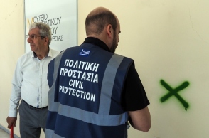 Κλιμάκιο της Πολίτικης Προστασίας διενεργεί αυτοψία σε σπίτια της Εύβοιας