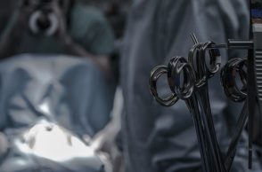 Για πρώτη φορά σε δημόσιο νοσοκομείο μεταμόσχευση ήπατος από ζώντα δότη, με χρήση ρομποτικού συστήματος