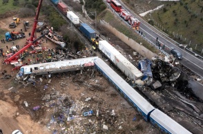 Στιγμιότυπο από τα Τέμπη μετά τη σύγκρουση των τρένων 