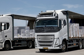 Φορτηγά με ανθρωπιστική βοήθεια στα σύνορα Αιγύπτου Γάζας