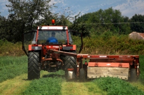 τρακτερ, χωραφι