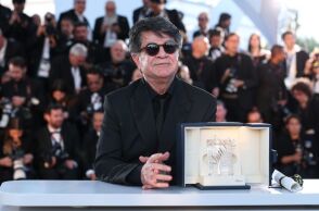 Τζαφάρ Παναχί: Ο Ιρανός σκηνοθέτης που έγραψε ιστορία στις Κάννες είχε περάσει λαθραία ταινία με USB κρυμμένο σε κέικ