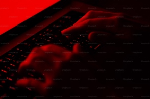 Ρωσος χακερ, κοκκινο πληκτρολογιο