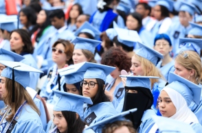 Φοιτητές κατά τη διάρκεια τελετής αποφοίτησης στο πανεπιστήμιο Κολούμπια, Τραμπ 