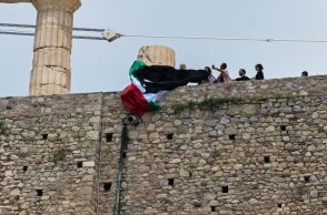 Ο ΣΥΡΙΖΑ ζητά να αφεθούν ελεύθερα τα 15 μέλη της Νέας Αριστεράς που προσήχθησαν στην Ακρόπολη