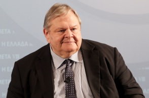 Την ανάγκη να δοθεί άμεση λύση μέσω της νομοθετικής εξουσίας στο ζήτημα που έχει προκύψει με το κλείσιμο της Μονής Αγίας Αικατερίνης στο Όρος Σινά, υπογράμμισε ο Ευάγγελος Βενιζέλος