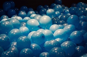 Εορτολόγιο, μπλε μπαλονια