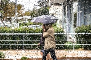 Καιρό, βροχη, περαστικοι, ομπρελες