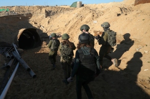 Ισραηλινοί στρατιώτες λίγο πριν εισέλθουν σε τούνελ της Χαμάς στη Γάζα