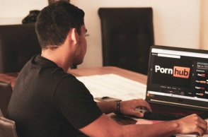 Ντελακρουά αντί για Pornub θα βλέπουν στη Γαλλία