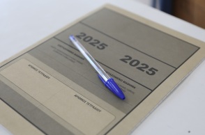 Πανελλήνιες 2025: Τη μηδένισαν, γιατί τους...μπέρδεψε το ακουστικό βαρηκοΐας 