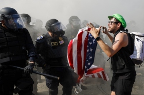 Τραμπ, αστυνομια, διαδηλωτες