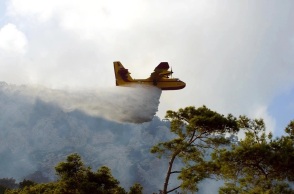 φωτια, αεροσκαφος, νερο