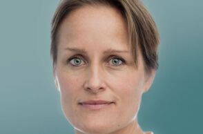 Η Μπλεζ Μετρεγουέλι ορίζεται πρώτη γυναίκα επικεφαλής της MI6, σηματοδοτώντας ιστορική αλλαγή στην κορυφή της βρετανικής κατασκοπείας.