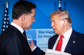 Ο «μπαμπάς» που σταματά καβγά στο προαύλιο - Το σχόλιο του Μαρκ Ρούτε για τους χειρισμούς Τραμπ στη Μέση Ανατολή