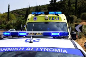 Περιπολικό της ΕΛ.ΑΣ. και ΕΚΑΒ