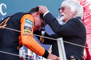 Μετά από 40 χρόνια στην Formula 1 ο Μπέρνι Έκλστοουν βρέθηκε για πρώτη φορά στο podium στα 94 του