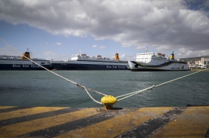 Πλοία στο λιμάνι του Πειραιά