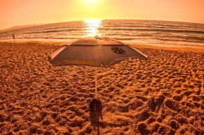 καύσωνας, παραλια, ομπρελα