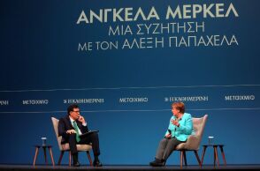 Mέρκελ για δημοψήφισμα Τσίπρα: Ήταν το πιο αιφνιδιαστικό τηλεφώνημα της καριέρας μου