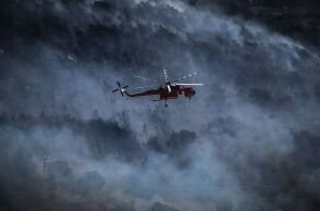 Σε ύφεση η πυρκαγιά στη Ραφήνα - Έγιναν περίπου 57 απεγκλωβισμοί πολιτών