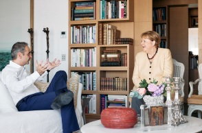 Συνάντηση Μητσοτάκη με Μέρκελ - Συζήτησαν για τις διεθνείς εξελίξεις 