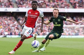 Πρώην ποδοσφαιριστής της Άρσεναλ κατηγορείται και επίσημα για βιασμό