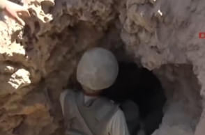 Τούρκοι στρατιώτες εισέρχονται σε σπήλαιο στο βόρειο Ιράκ