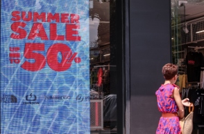 Θερινές εκπτώσεις, βιτρινα καταστηματος