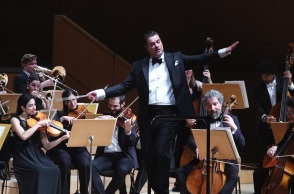 O Γιώργος Πέτρου με την Καμεράτα στην Αρχαία Μεσσήνη