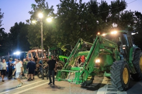 αγροτες στο κέντρο της Λάρισας