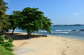Ποινή φυλάκισης σε τρανς τουρίστρια που περιφερόταν τόπλες σε παραθαλάσσιο θέρετρο