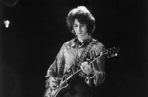 Πρώην μέλος των Rolling Stones υποστηρίζει ότι η κλεμμένη κιθάρα του βρέθηκε στο Μητροπολιτικό Μουσείο της Νέας Υόρκης